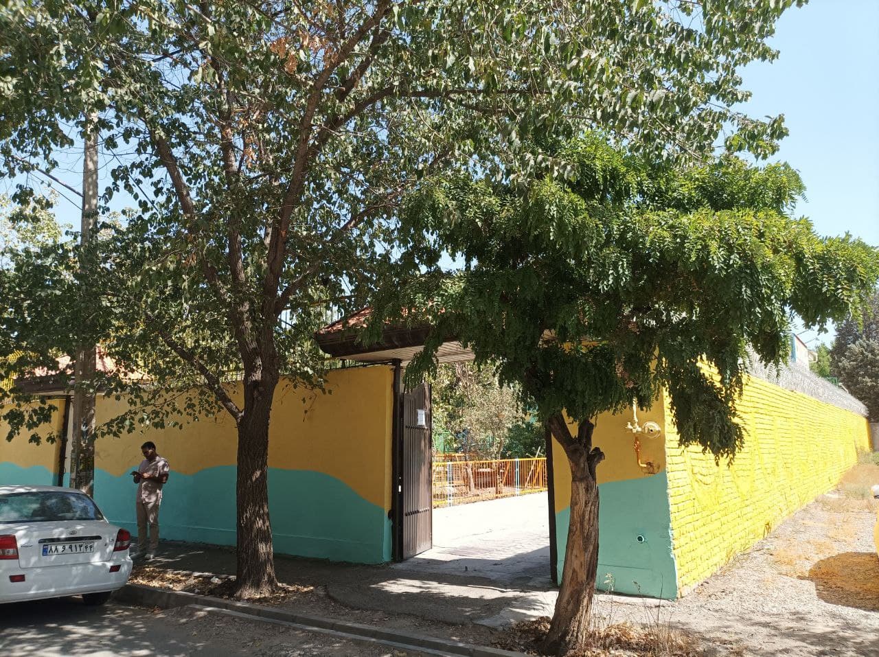 دبیرستان دوره اول پسرانه ادب